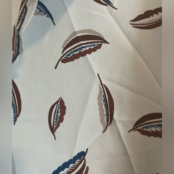 Vintage 70s vibe blouse with fall vibes. Leaves and a fun bodice overlay - Picture 3 of 5